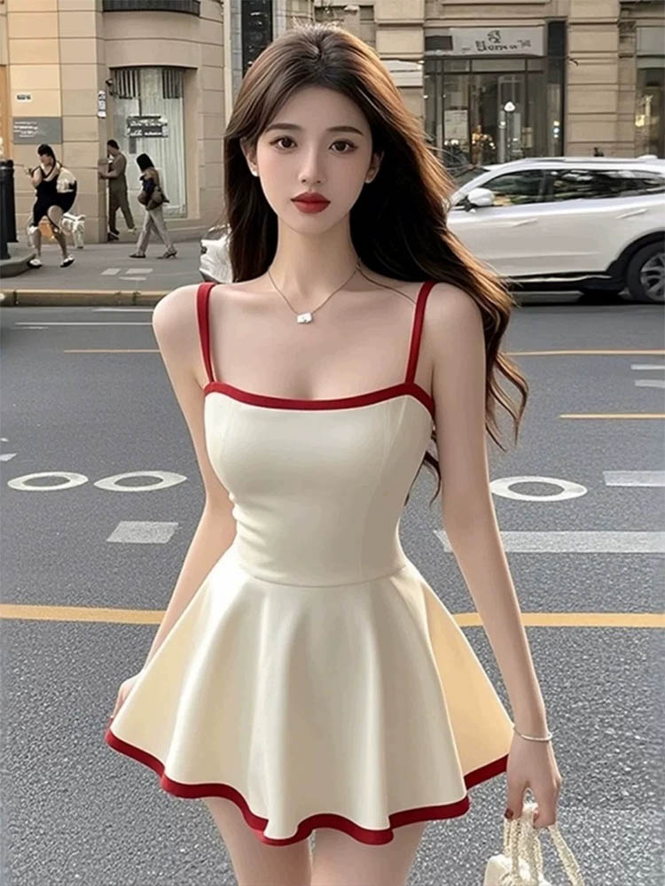 Vintage Fashion Campaigns - 스퀘어 넥 트림 드레스 여름 참신