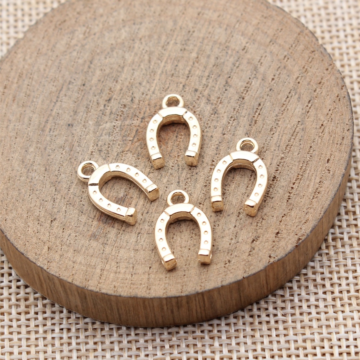 40개 14x9mm(0.55x0.35인치) 3색 말굽  - Vintage Fashion Words 리뷰 및 가격